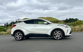 2021 Toyota C-HR - Thumbnail