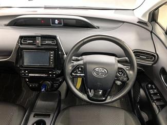 2019 Toyota Prius - Thumbnail